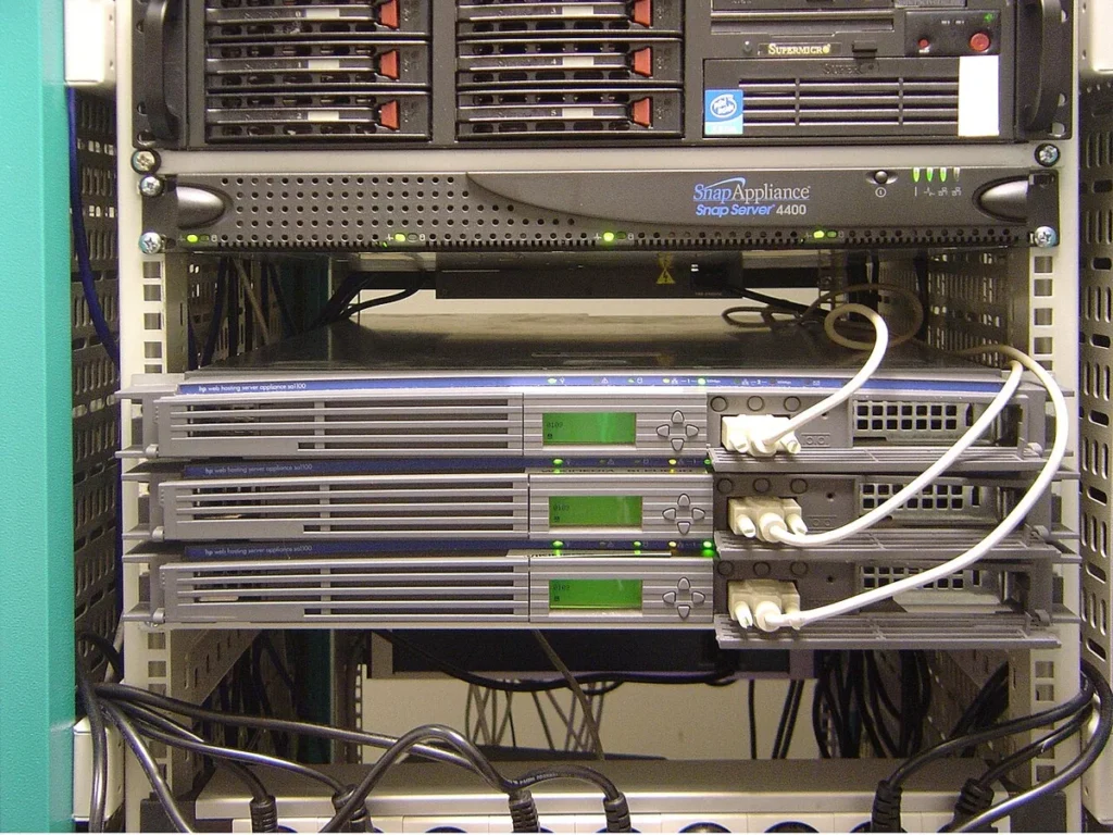 Hostinger vs HostGator Uptime Comparison